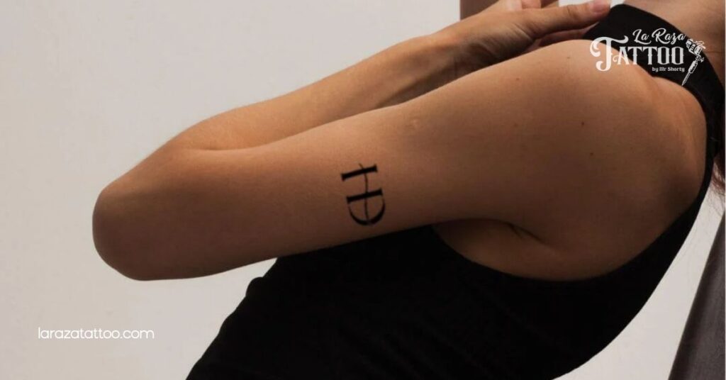 Why Your First Initial Tattoo Could Be the Most Meaningful Decision You Make 3 Monogram Styles